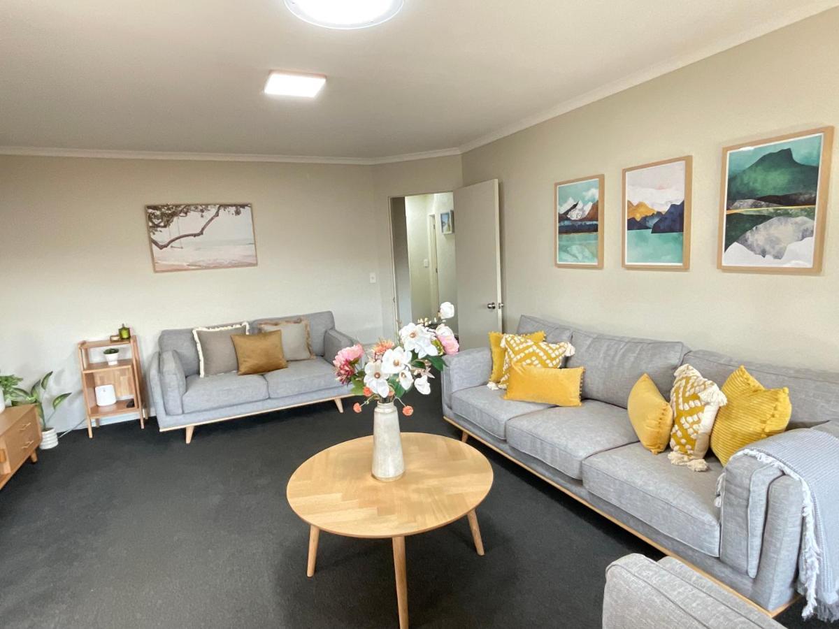Free-Range On Papmoa Beach Tauranga Exterior photo